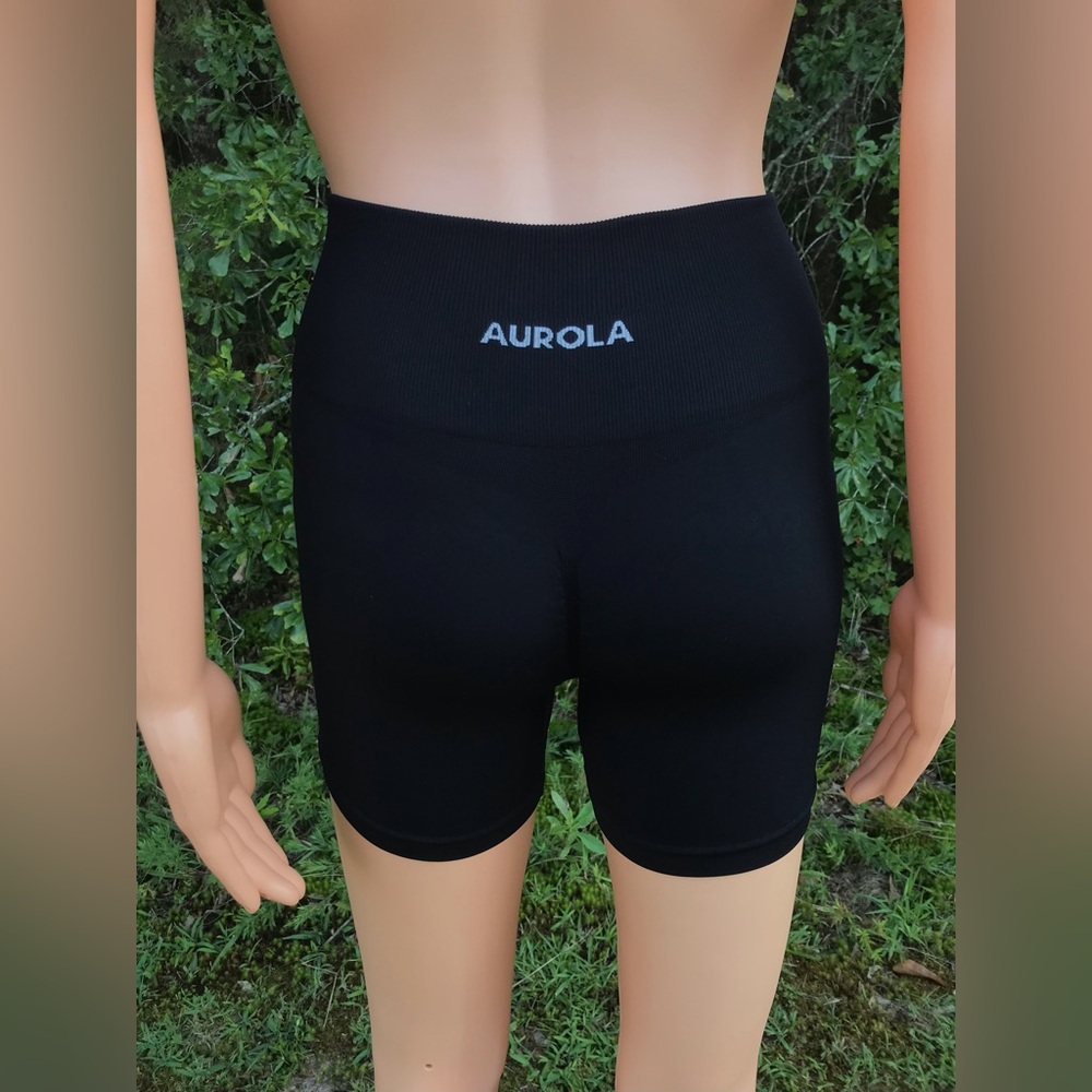 NWOT AUROLA Influence Workout Shorts